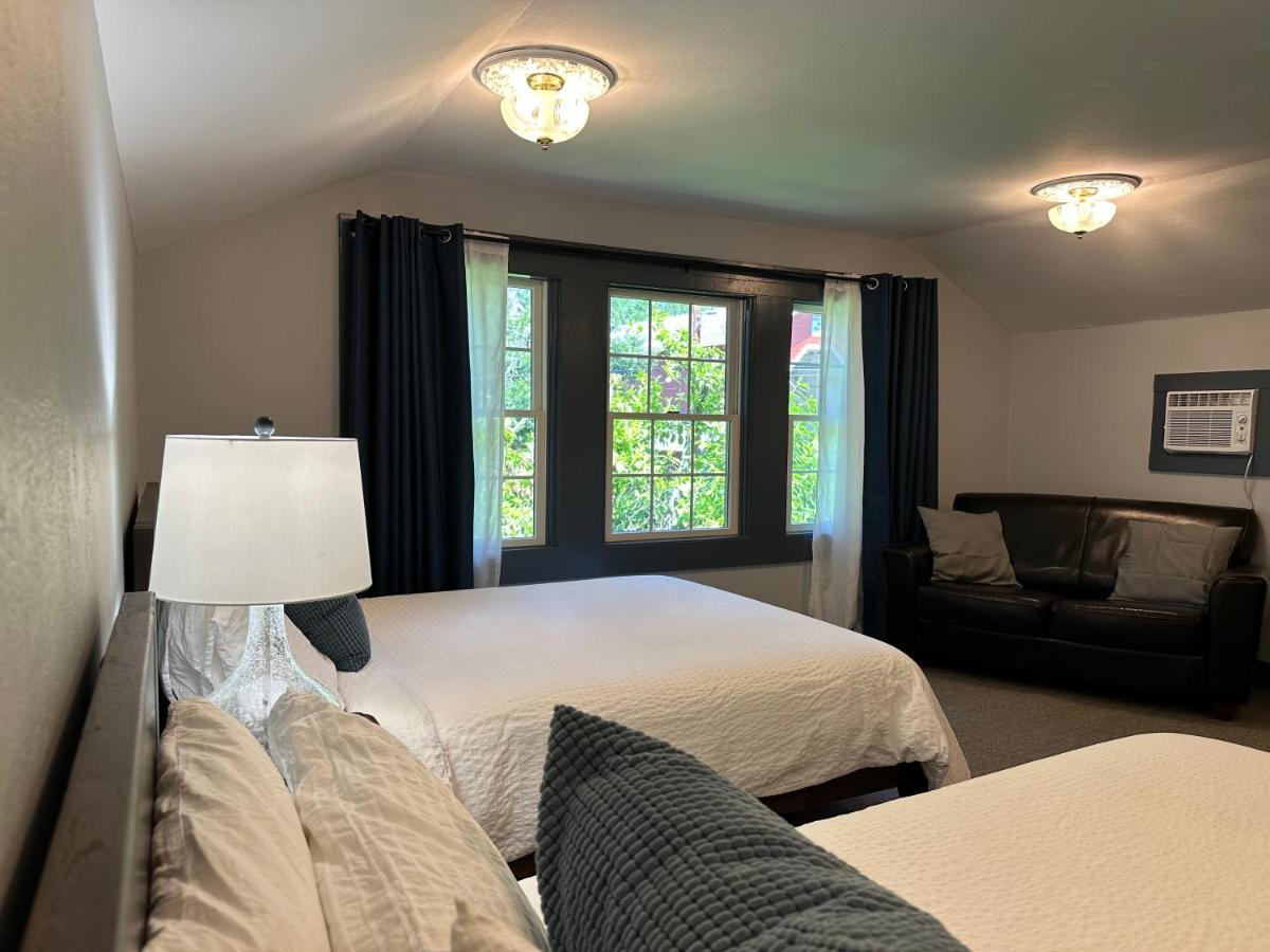 Westfir Lodge & Mountain Market Oakridge Bagian luar foto