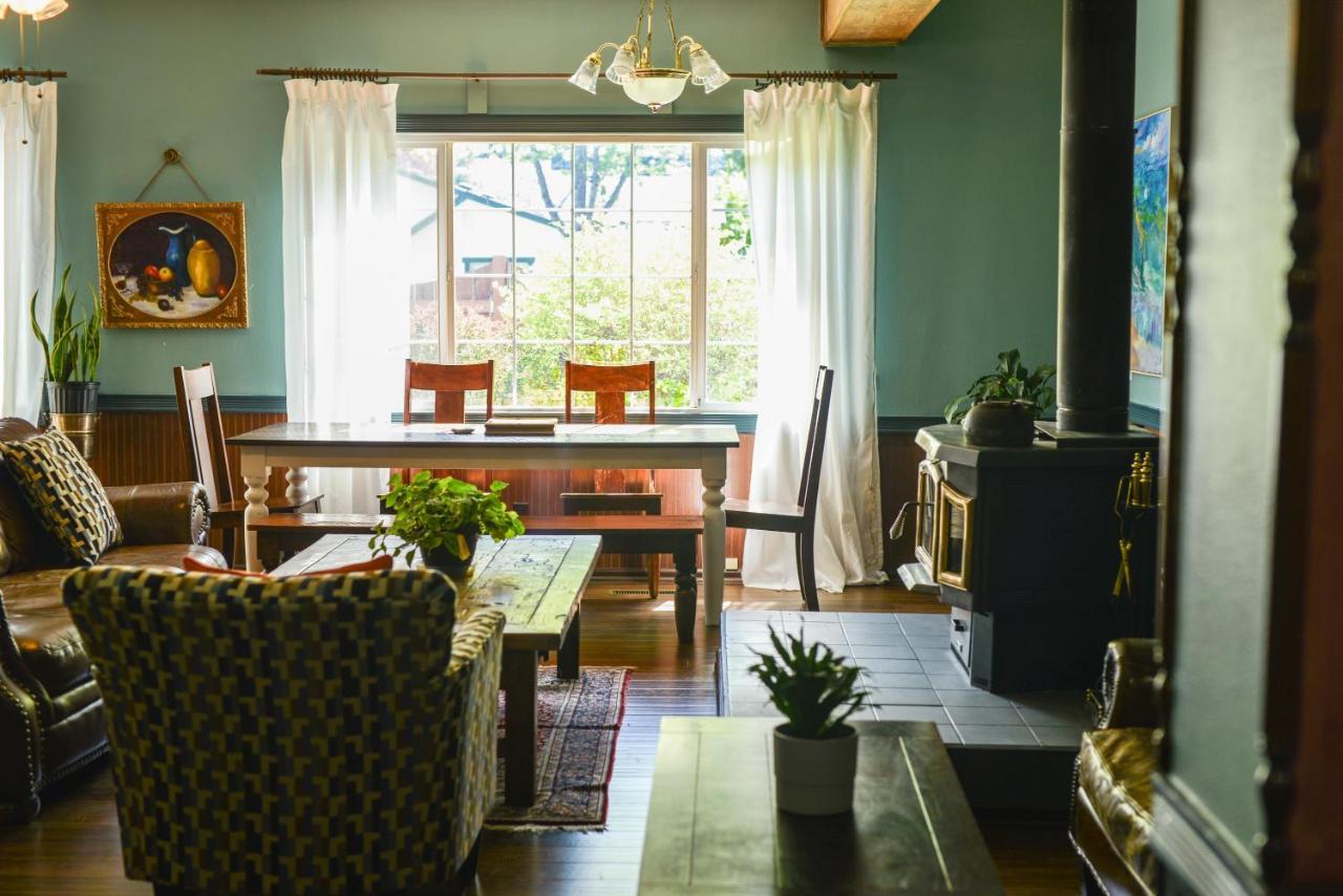 Westfir Lodge & Mountain Market Oakridge Bagian luar foto