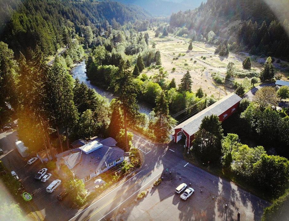Westfir Lodge & Mountain Market Oakridge Bagian luar foto